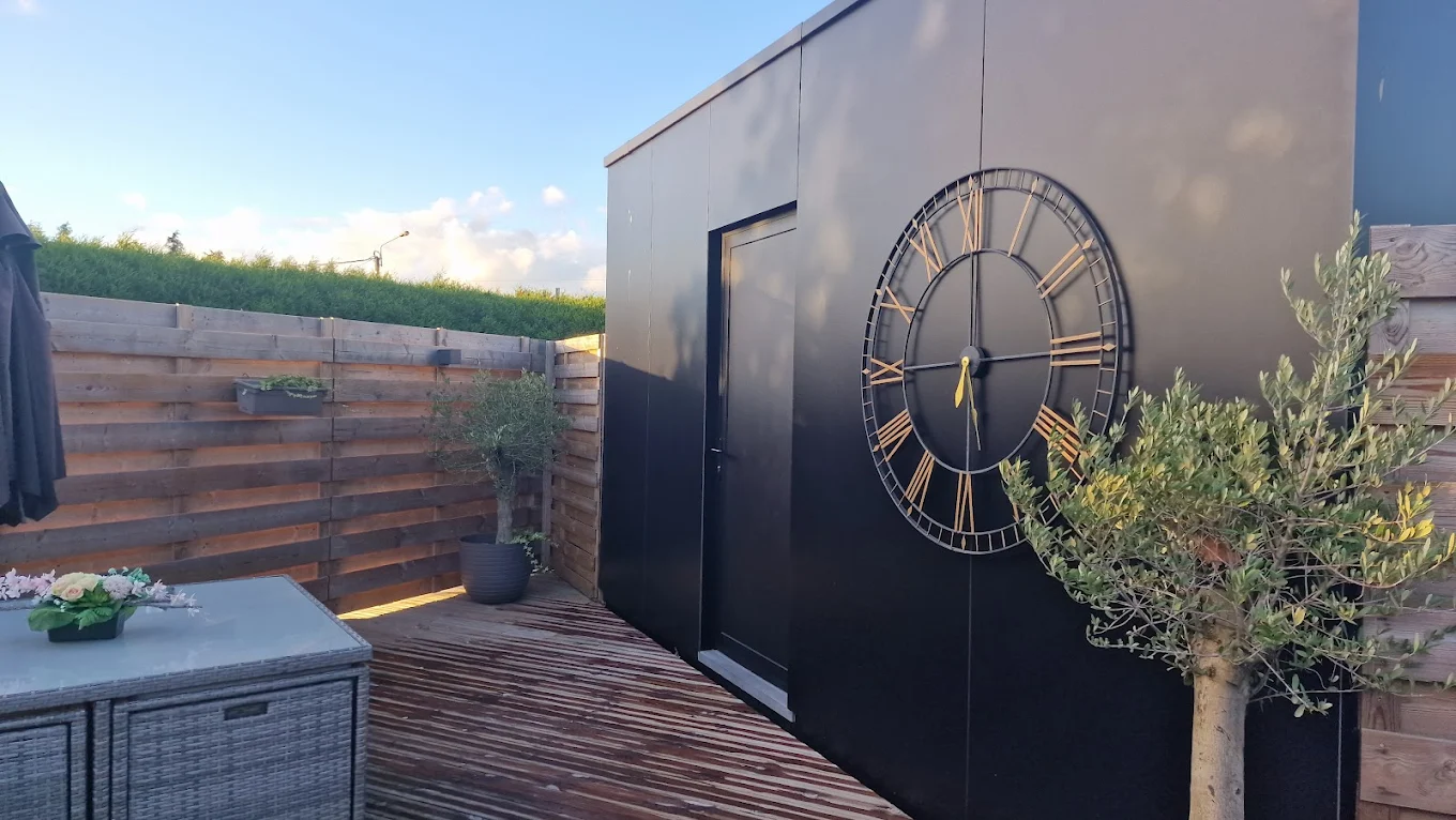 https://fyxheopqrpkpcjskstej.supabase.co/storage/v1/object/public/shop_gallery/133/horloge.webp
