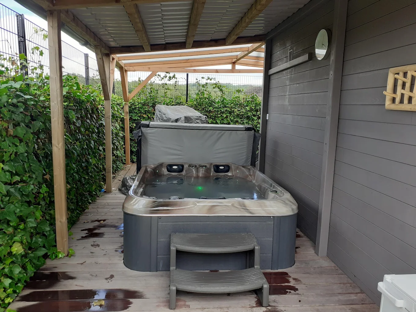 https://fyxheopqrpkpcjskstej.supabase.co/storage/v1/object/public/shop_gallery/133/jacuzzi.webp