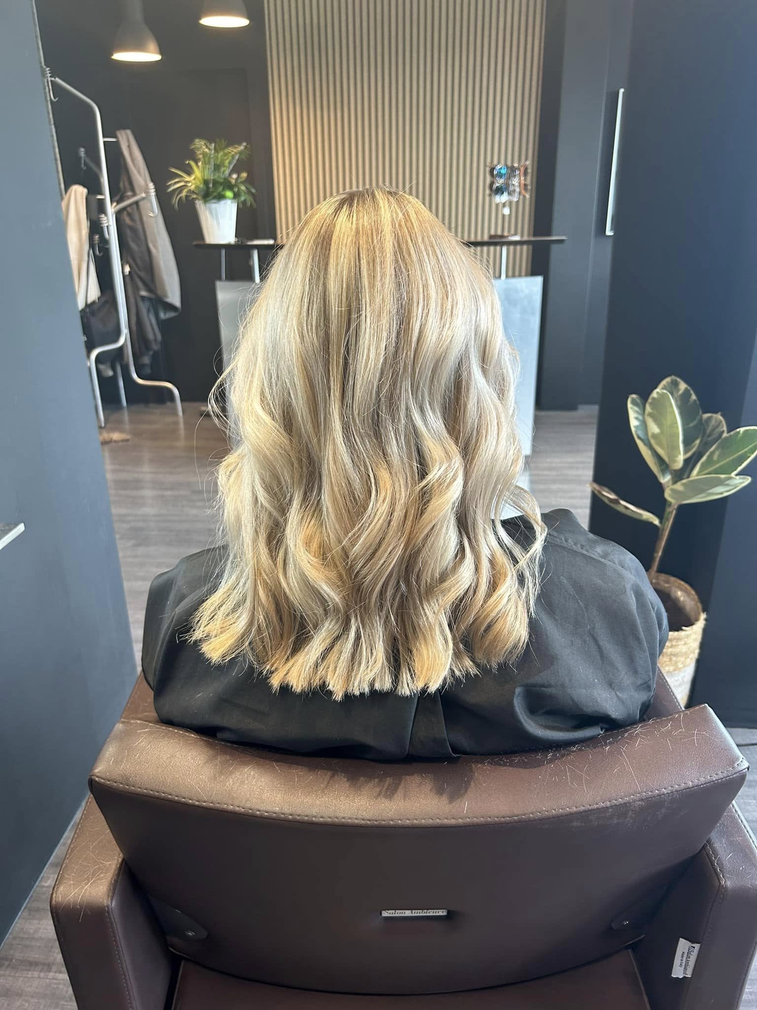 https://fyxheopqrpkpcjskstej.supabase.co/storage/v1/object/public/shop_gallery/84/cheveux-2.jpg