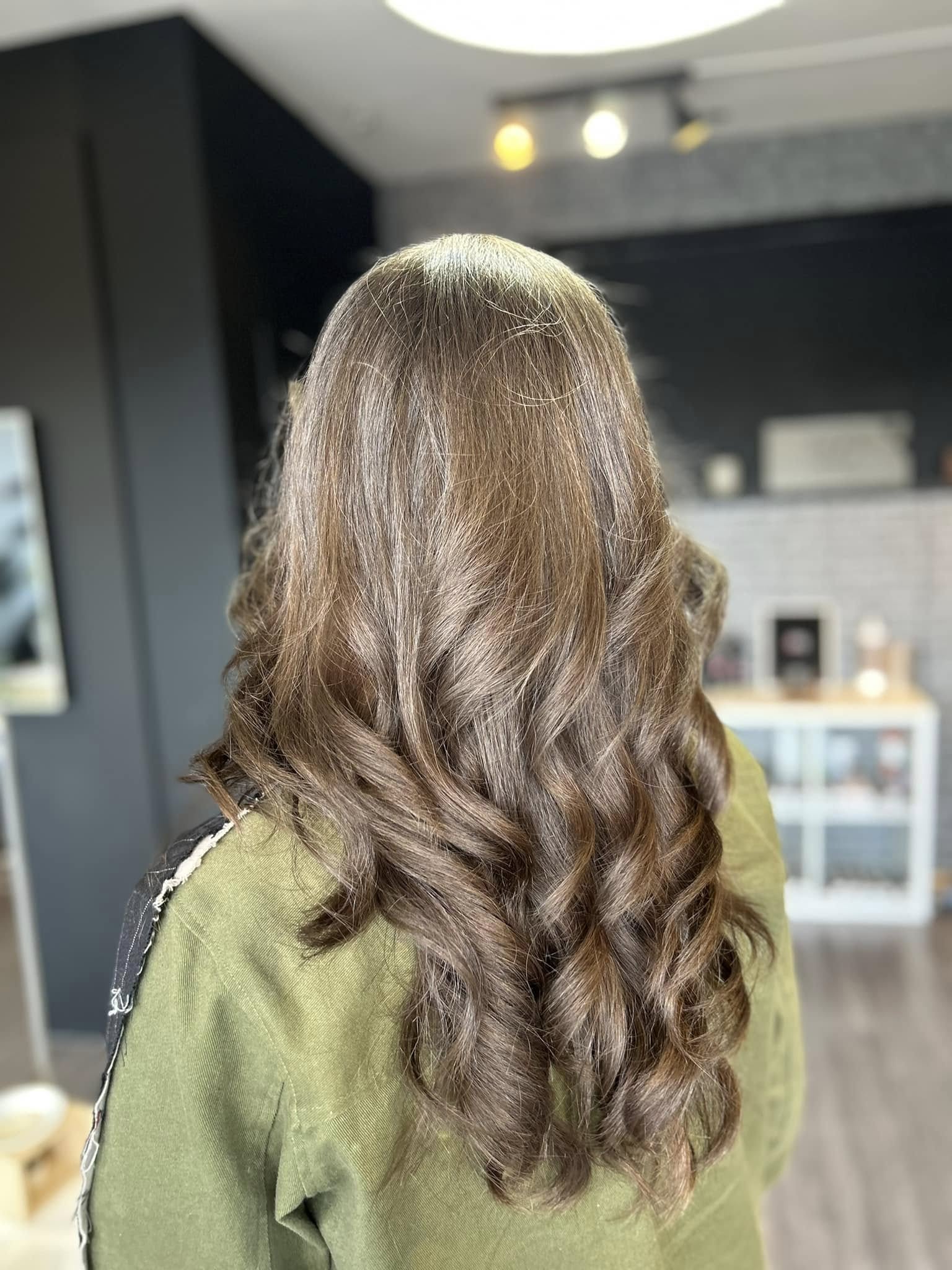 https://fyxheopqrpkpcjskstej.supabase.co/storage/v1/object/public/shop_gallery/84/cheveux.jpg